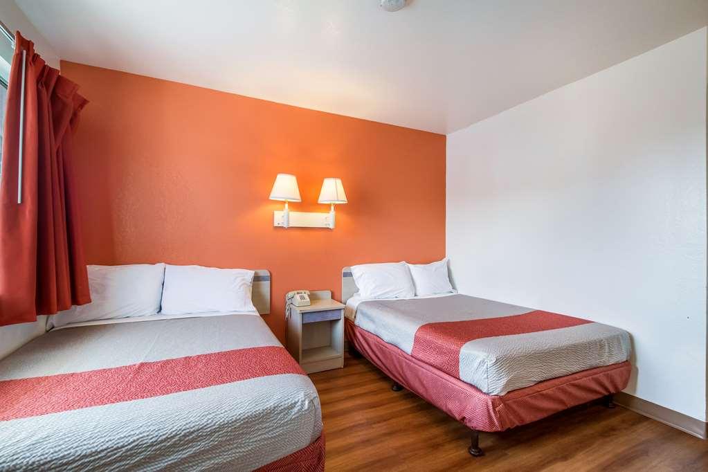 Motel 6 Wendover Room photo